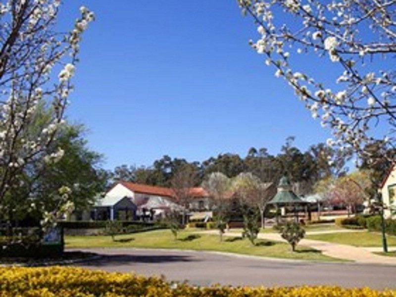 Hunter Valley Vineyard Group Bus Trips Image -593b1ea47aeab